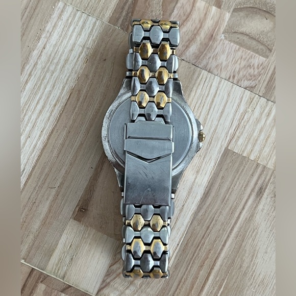 Armitron Men’s Watch Vintage Two Tone Bracelet Black Dial Day Date Window - Picture 9 of 11